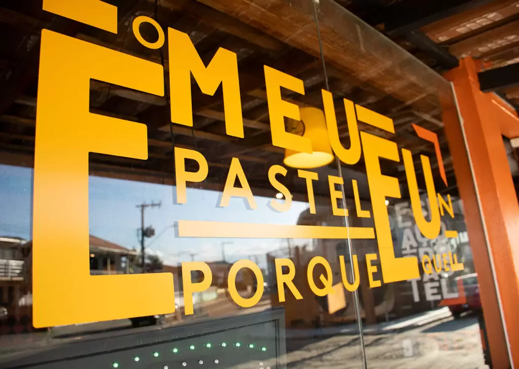 Sinalização interna rede de lojas Espaço do Pastel