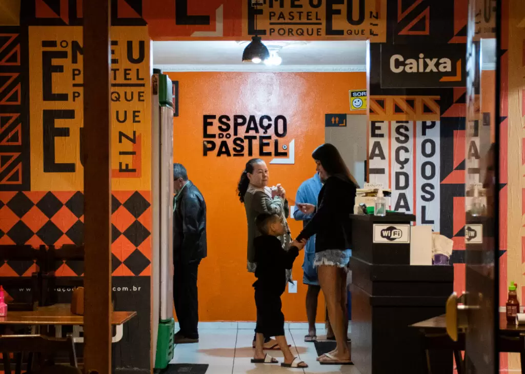 Projeto de sinalização interna rede de lojas Espaço do Pastel