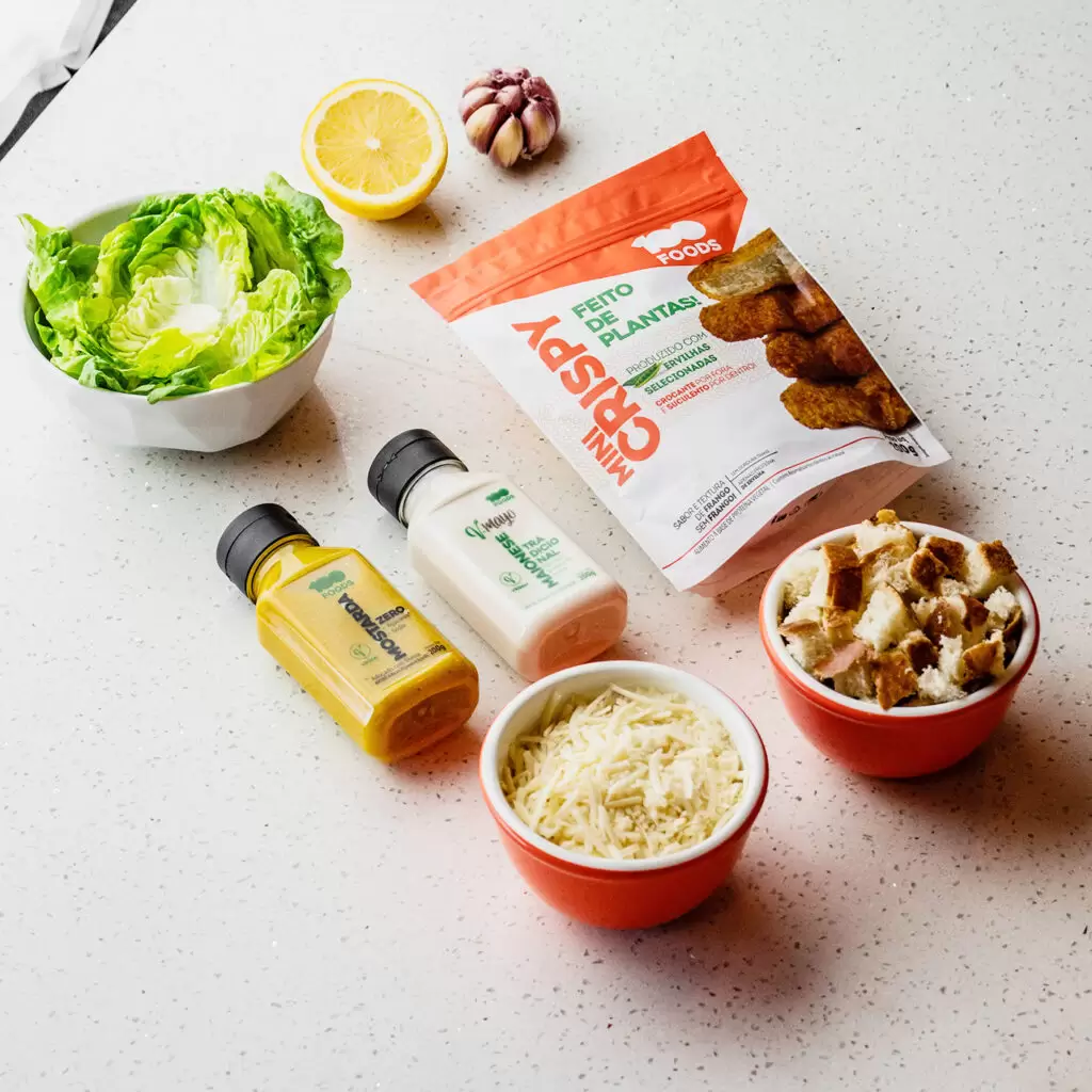 identidade visual para marca de produtos plant-based: Design de marca e embalagens 100 foods mini crispy